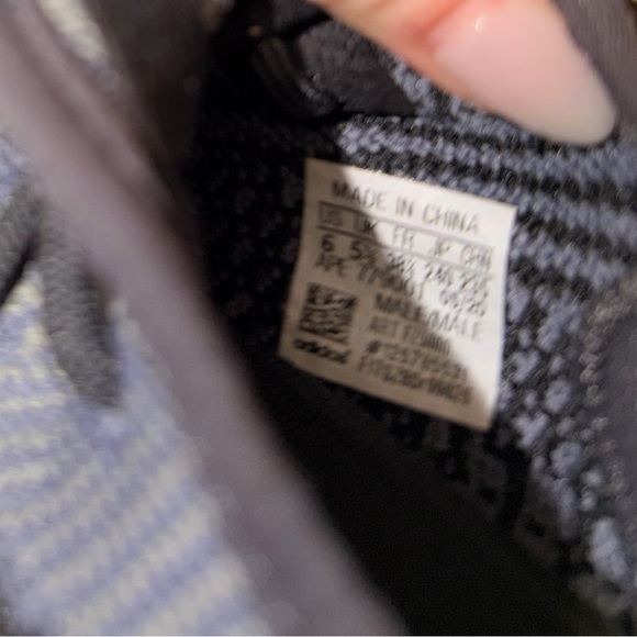 Authentic Yeezy boost Y2 men’s & women’s sneakers - Picture 11 of 11